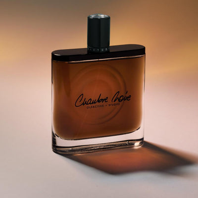 Chambre Noire | Eau de Parfum 100ml | Couro | Patchuli | Ameixa 